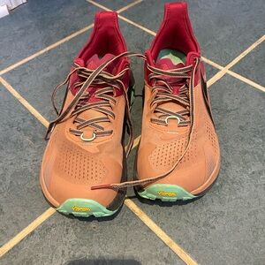 Altra Women's Olympus 5 Tan and Berry athletic shoes size 9.5